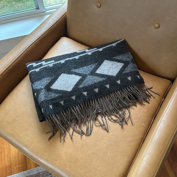 Wilfred Classic Wool Scarf - Picture 3 of 5